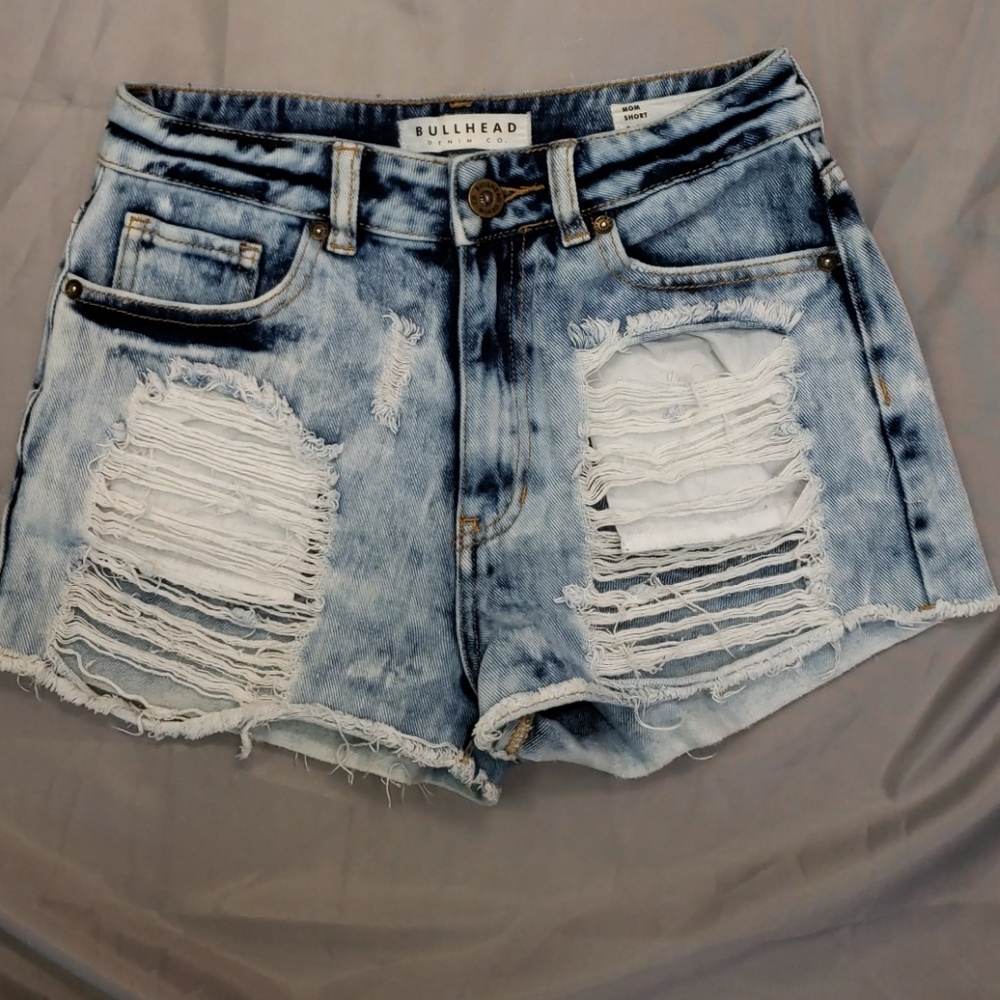Bullhead mom shorts